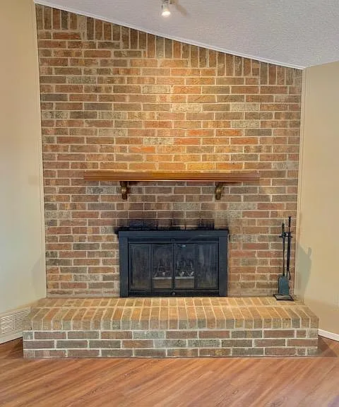 1301 N Knowles Dr — Photo 4