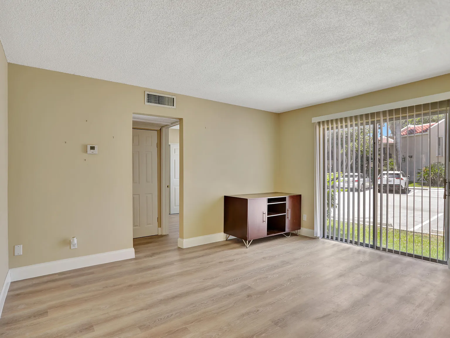 2 bed, 1.0 bath, 684 sqft, $1,650 — Photo 2