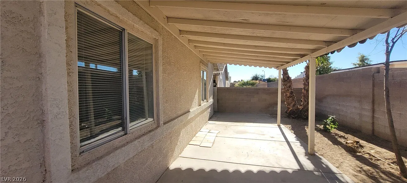 3 bed, 2.0 bath, 1096 sqft, $1,649 — Photo 3