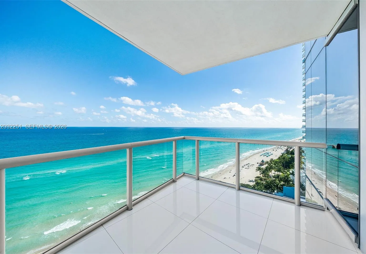 Jade Ocean Condo — Photo 2