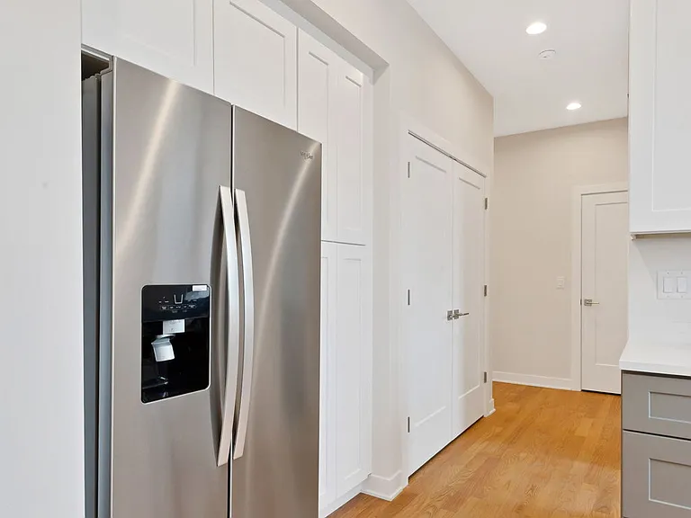 5049 N Troy St #3 — Photo 1