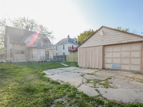 4th image of 2906 Girard Ave N