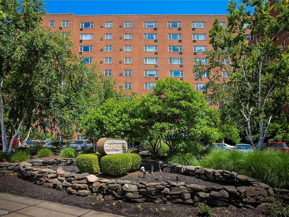 1st image of 11820 Edgewater Dr APT 416