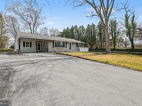 3rd image of 3111 Spring Rd