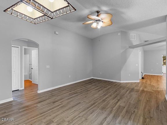 3rd image of 104 Skyflower Cir