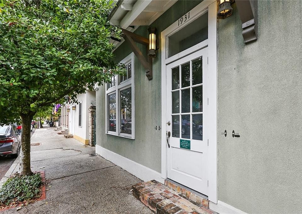 1st image of 1931 Burgundy St #16