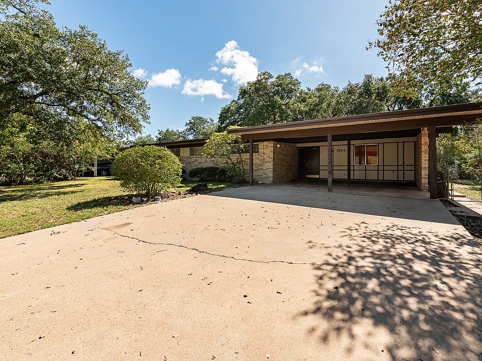 1st image of 1302 Leacrest Dr