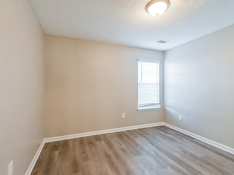 7140 Hunters Forest Dr — Photo 13