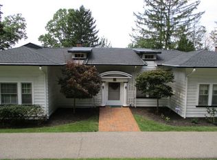 725 Oglebay Dr, Wheeling, WV 26003