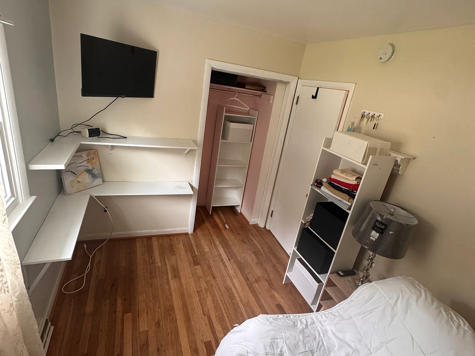 5 bed, 4000 sqft, $1,200 — Photo 3