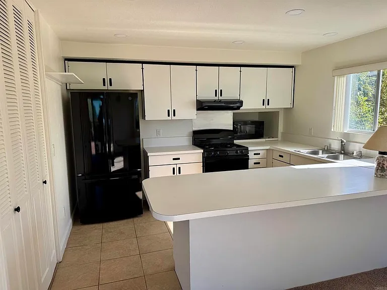 2511 El Amigo Rd — Photo 5