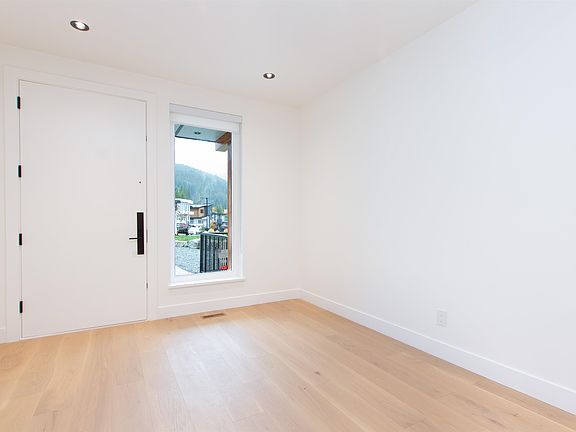 4th image of 3385 Mamquam Rd #39