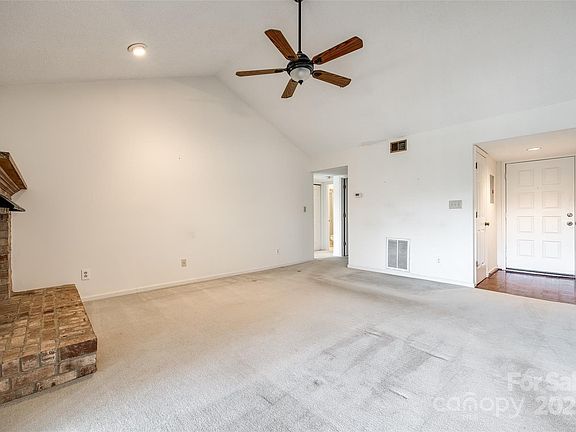 5th image of 5843 Harris Grove Ln