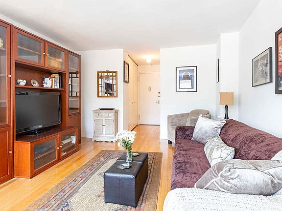 4th image of 225 E 36th St APT 11J