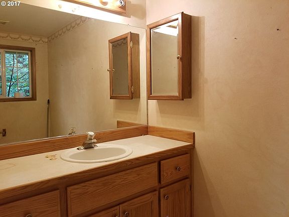 4th image of 37709 NE 88th Ave