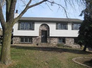 3414 Pilgrim Ln N, Plymouth, MN 55441