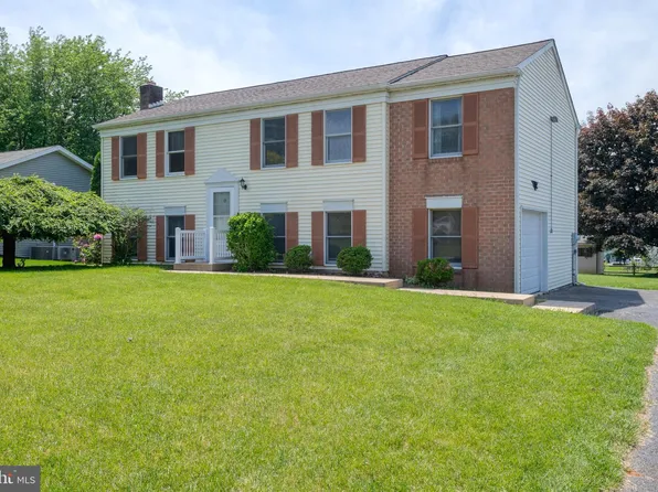 2497 Ellendale Dr, Lancaster, PA 17602