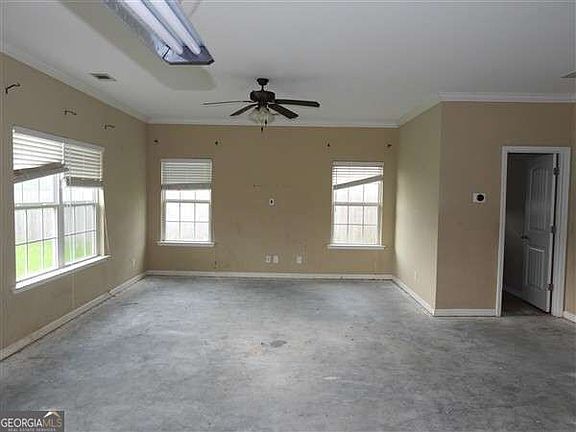 4th image of 532 Mustang Ln NE
