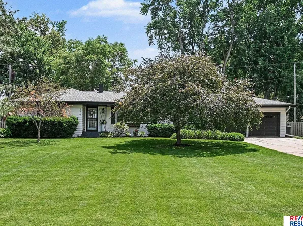 9519 Chicago St, Omaha, NE 68114