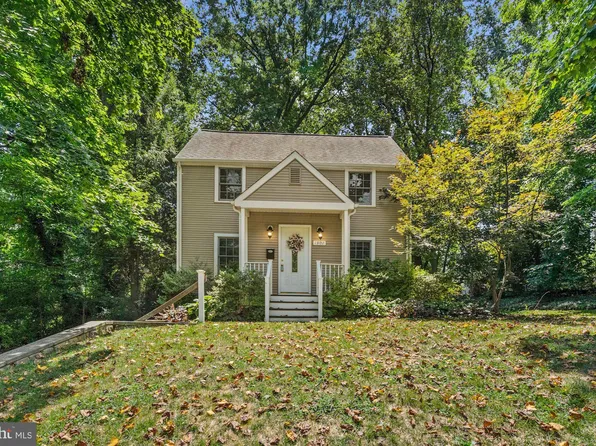1307 Gibson Pl, Falls Church, VA 22046
