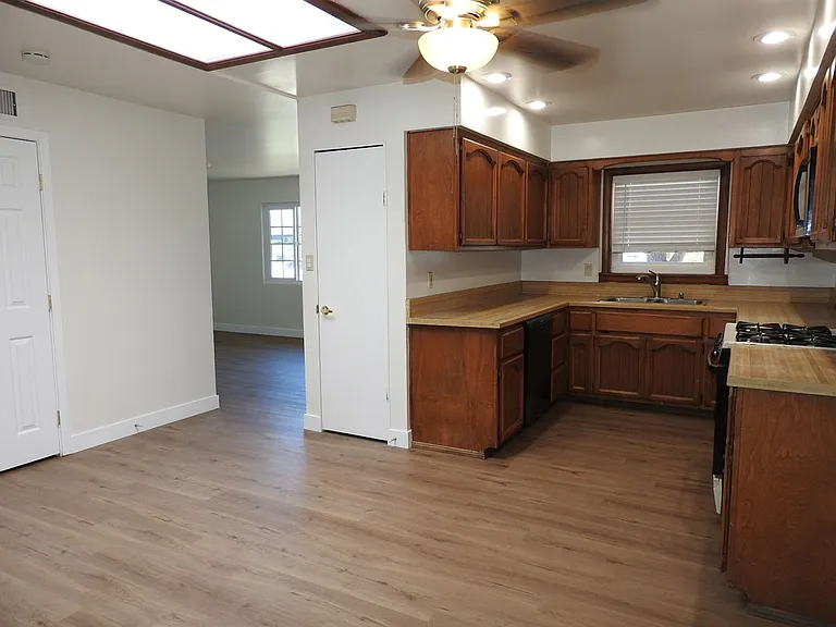 420 Cedar St — Photo 5