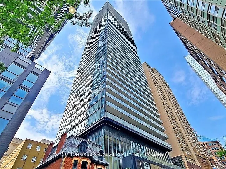15 Grenville St #3706 — Photo 18