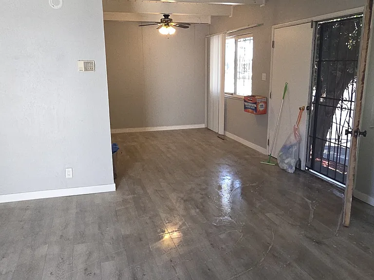Bancroft Ave — Photo 6