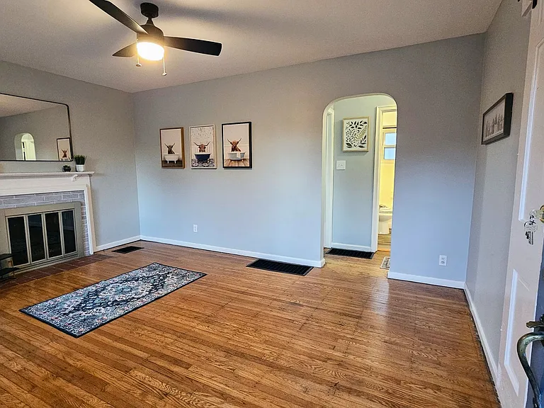 3010 Woodbine Pl — Photo 3