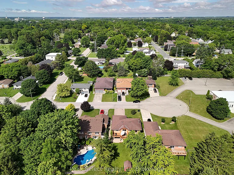 7 Hillside Ct — Photo 44