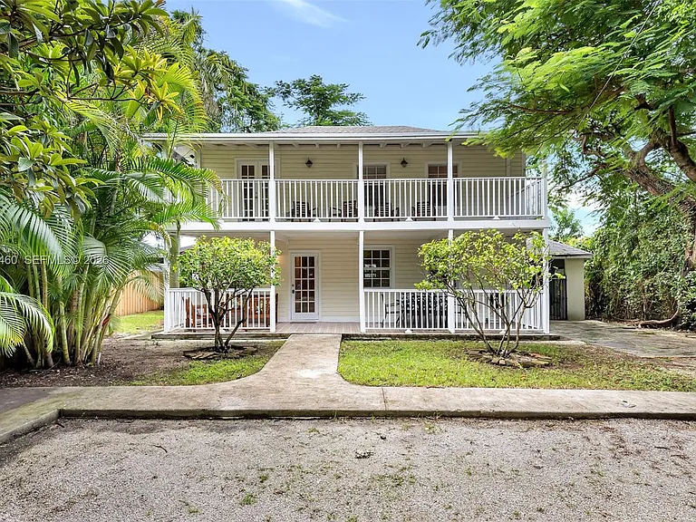 1826 NW South River Dr — Photo 1