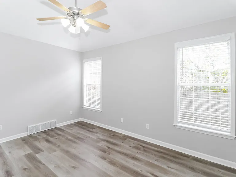 8750 Rogers Park Ave — Photo 11