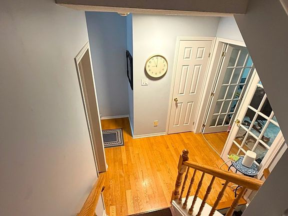 5th image of 418 Somerset St W