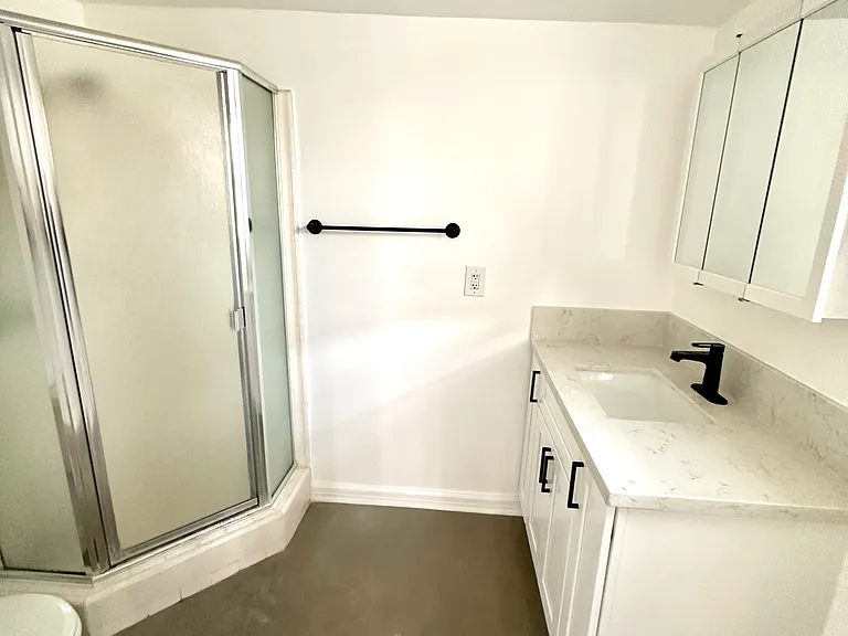 1855 S Cochran Ave — Photo 11