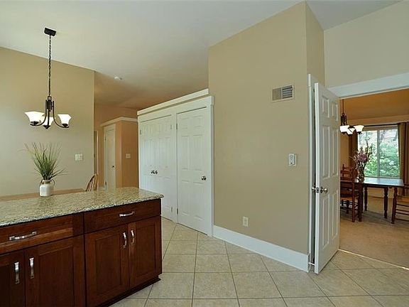 5th image of 4 Ridgemead Fields Dr