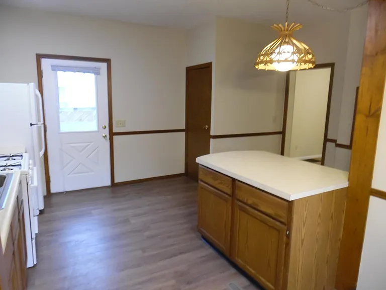 313 E Baker St — Photo 30