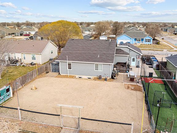 3rd image of 1326 Lakeview Dr