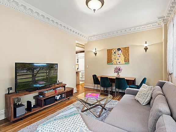 2nd image of 205 W 54th St APT 11G