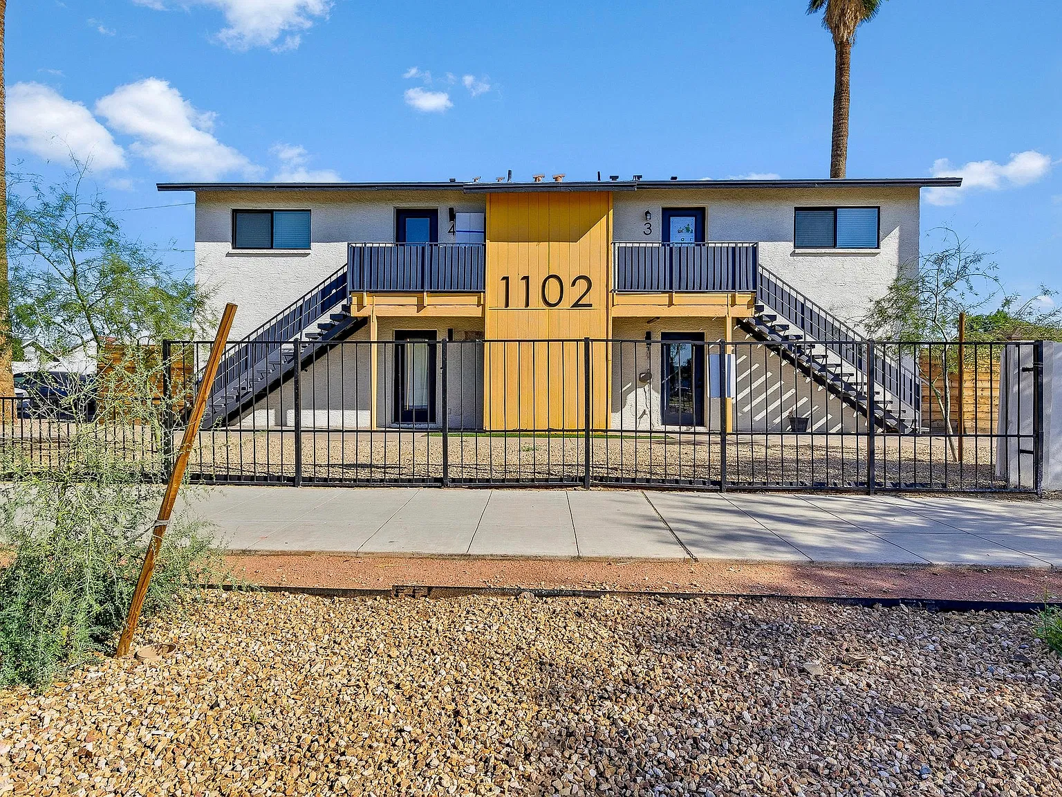 1102 E Pierce St — Photo 1