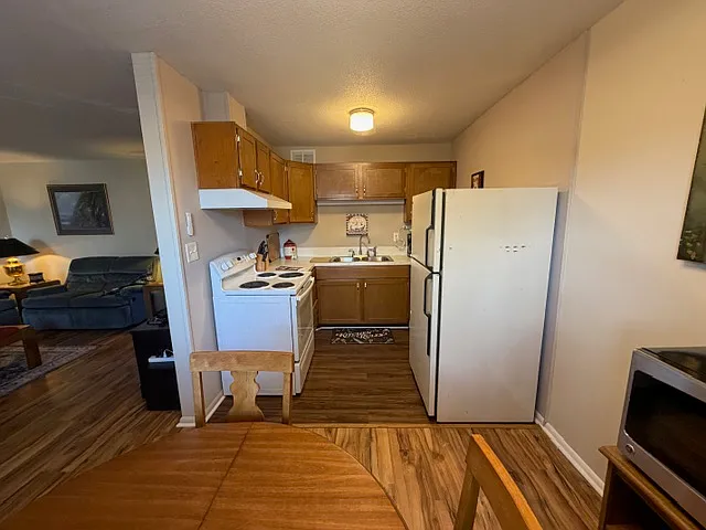 3812 Country Club Rd #E — Photo 7