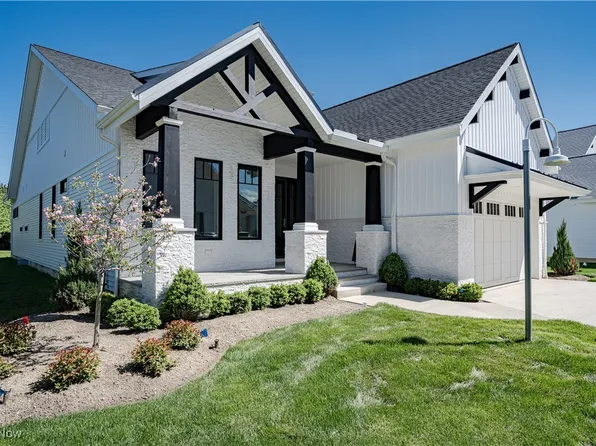 196 Bridgeport Way, Mayfield Heights, OH 44124