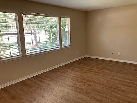 4210 Langley Ave — Photo 9