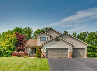 11784 N Meadow Curv, Lindstrom, MN 55045