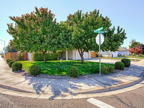 3rd image of 2662 Saint James Way