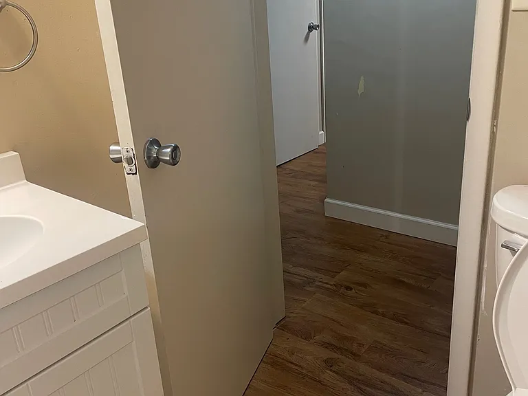 715 W Wiley St — Photo 10