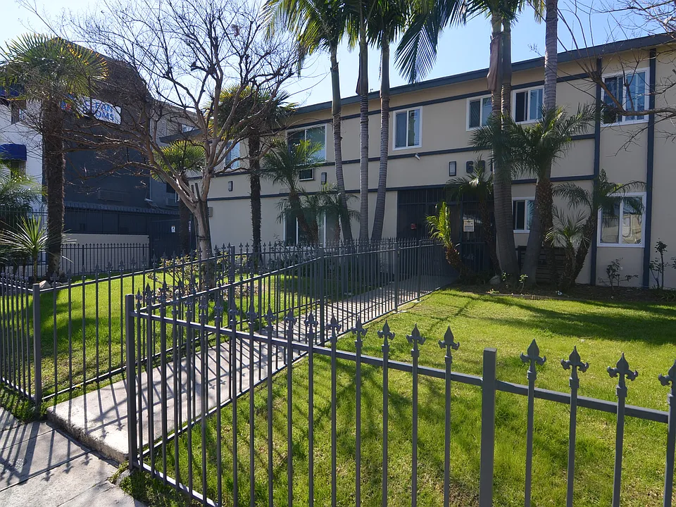 6919 Sepulveda