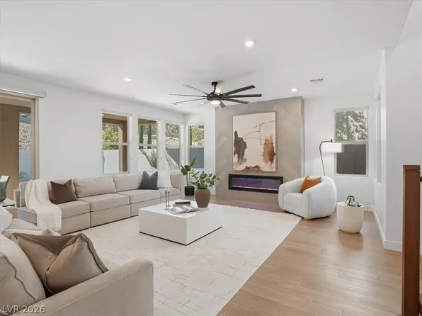 9725 Starlight Ridge Ave, Spring Valley, NV 89148