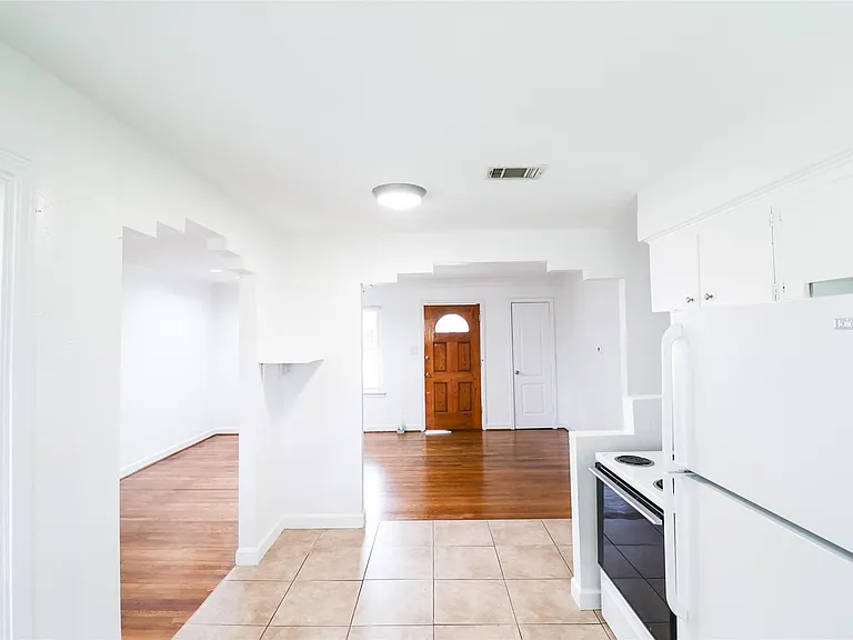 4513 Nina Lee Ln — Photo 1