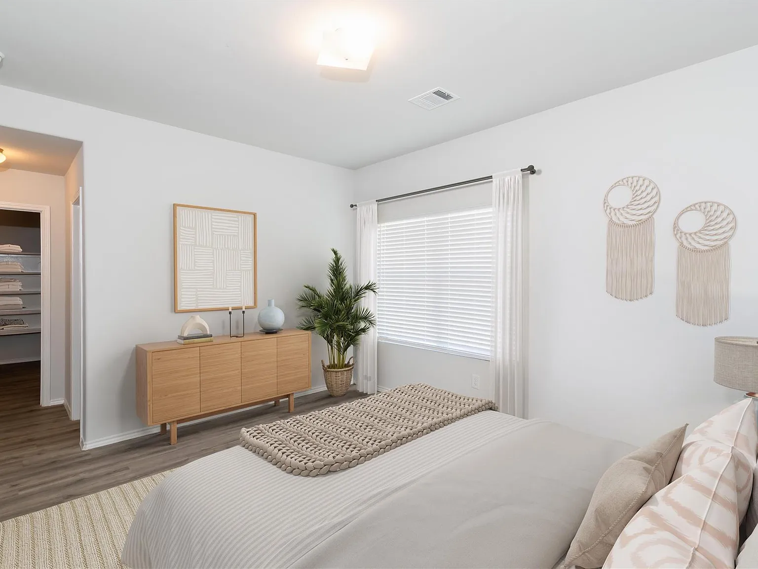 3 bed, 2.5 bath, 1777 sqft, $1,950 — Photo 3