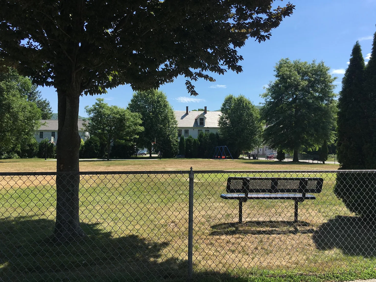 3 bed, 1400 sqft, $2,100 — Photo 4