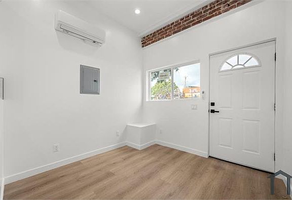 5th image of 4418 W Pico Blvd #19